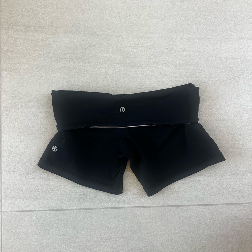 LULULEMON SHORTS